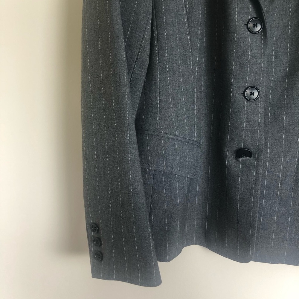 DKNY 🖤 Stripped Blazer - Picture 4 of 5